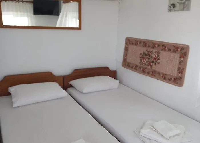 Garifalia Hotel *